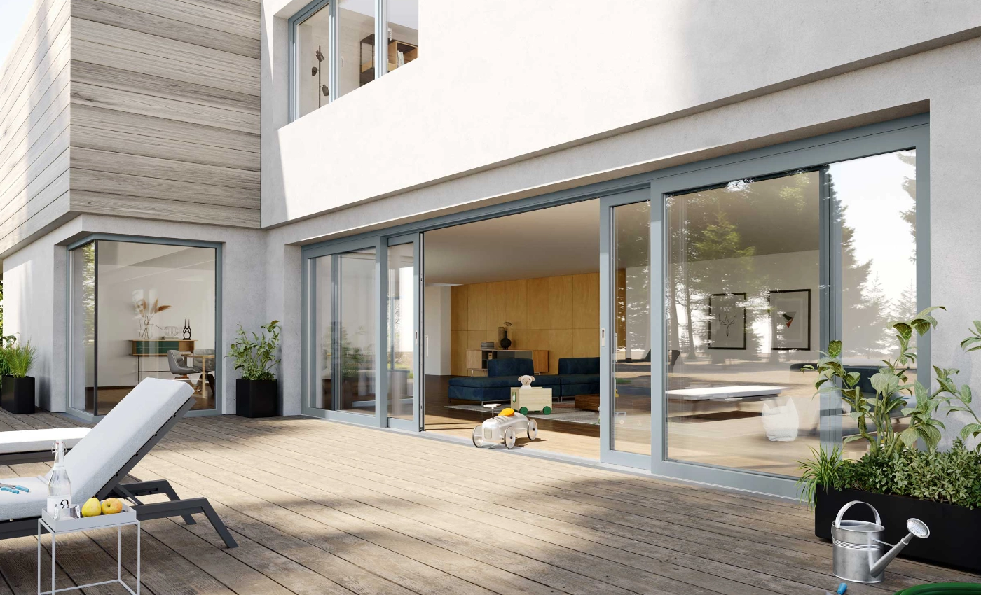 Verschiede Fenster Lösungen sind von der Terrasse aus zusehen z.B. ein Eckfenster, eine Hebeschiebetür und ein Fenster dass aus mehreren Flexibel zu öffnenden Flügeln besteht.